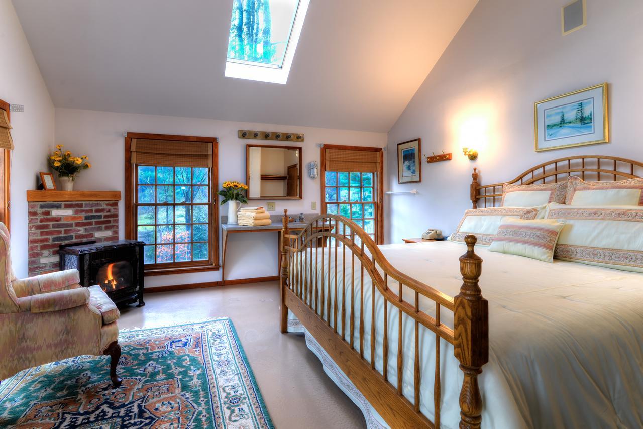 Breakfast On The Connecticut Bed & Breakfast Lyme Exterior photo